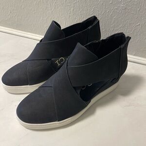 Adorable Sneaker Wedge